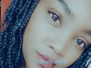Channelbrunette