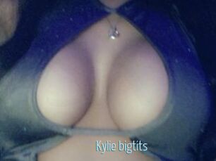 Kylie_bigtits