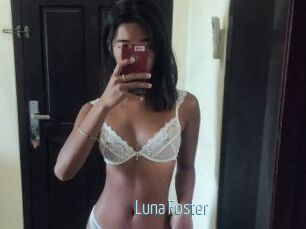 Luna_Foster