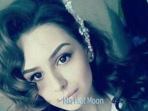 Mia_Hot_Moon