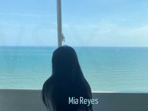 Mia_Reyes