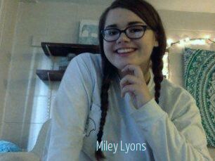Miley_Lyons