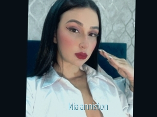 Mia_anniston