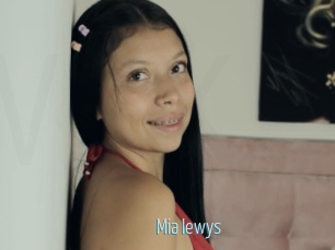 Mia_lewys