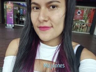 Mia_joones